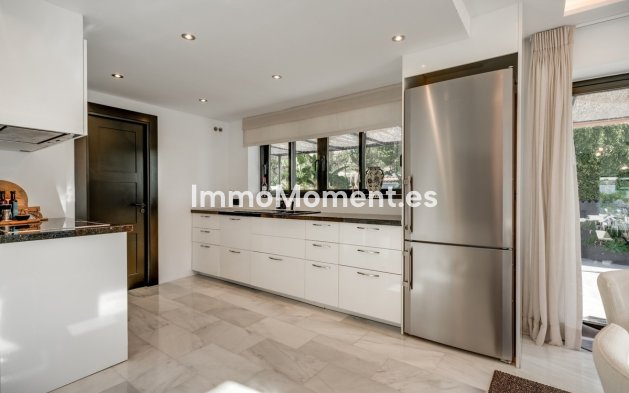 Wiederverkauf - Freistehende Villa - Marbella - Nueva Andalucía