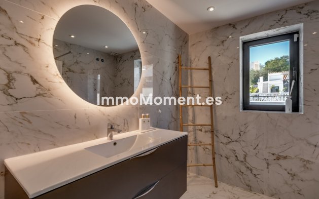 Wiederverkauf - Freistehende Villa - Marbella - Nueva Andalucía