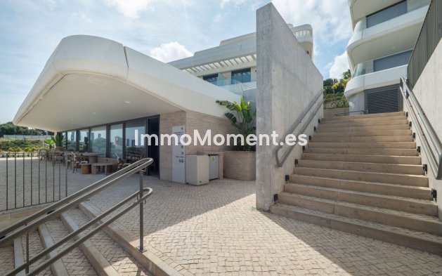 Resale - Apartment - Estepona - Selwo