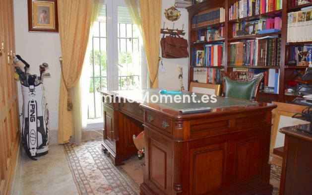 Wiederverkauf - Freistehende Villa - Marbella - Santa Clara