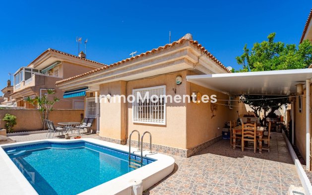 Resale - Detached villa - Orihuela - Punta Prima