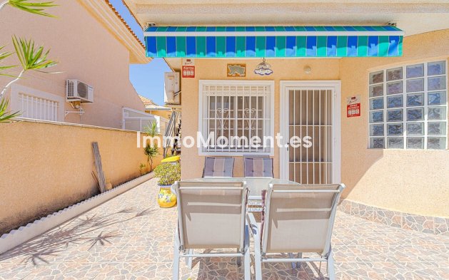 Resale - Detached villa - Orihuela - Punta Prima