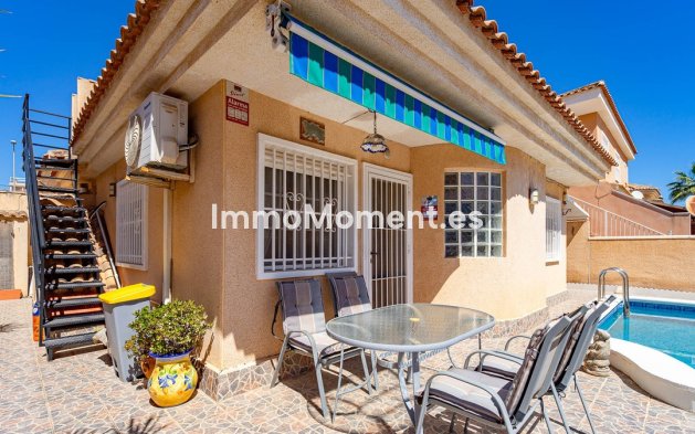 Resale - Detached villa - Orihuela - Punta Prima