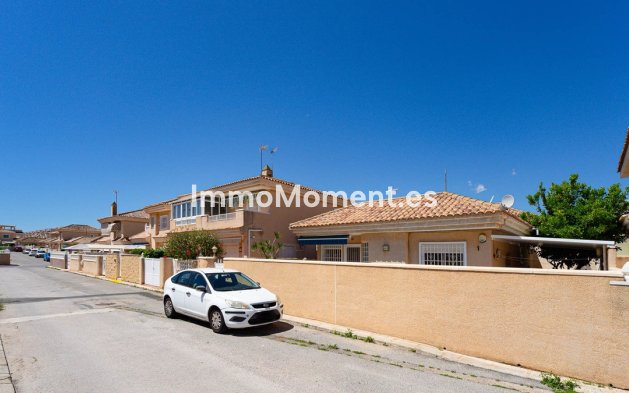 Resale - Detached villa - Orihuela - Punta Prima