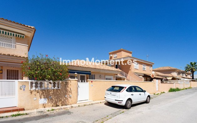 Resale - Detached villa - Orihuela - Punta Prima