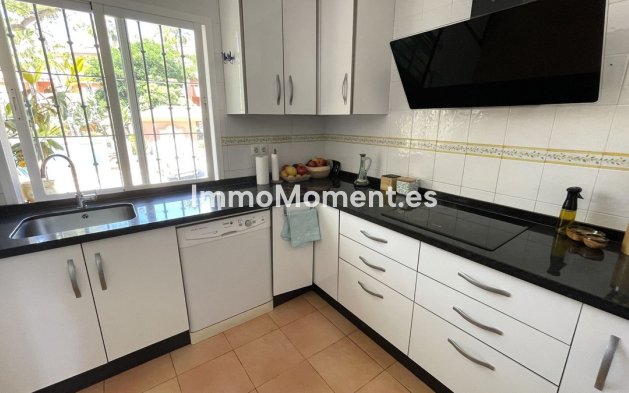 Resale - Apartment - Estepona - Estepona Centro