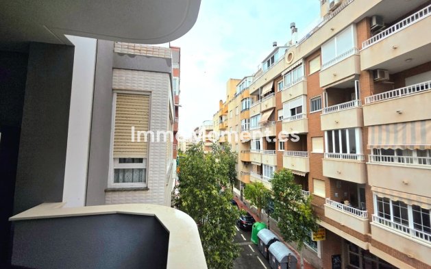 Resale - Apartment - Torrevieja - Torrevieja Centro