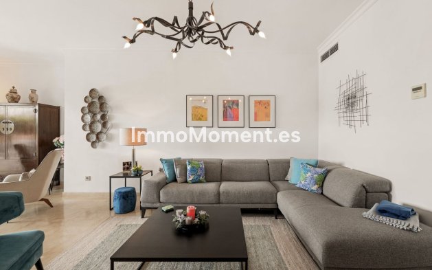 Resale - Apartment - Estepona - Estepona Centro