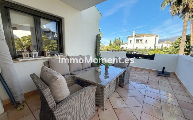 Resale - Apartment - Estepona - Selwo