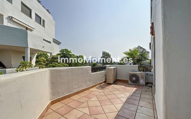 Resale - Apartment - Estepona - Selwo