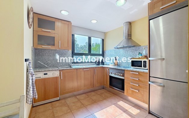 Resale - Apartment - Estepona - Selwo