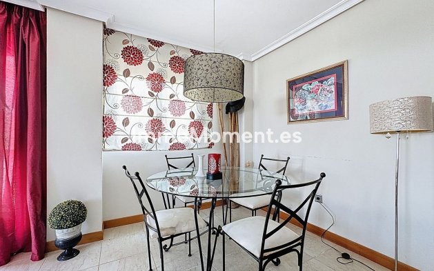 Resale - Apartment - Estepona - Selwo