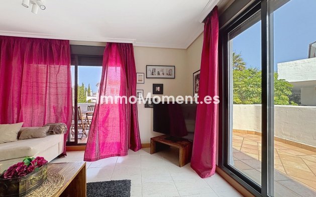 Resale - Apartment - Estepona - Selwo