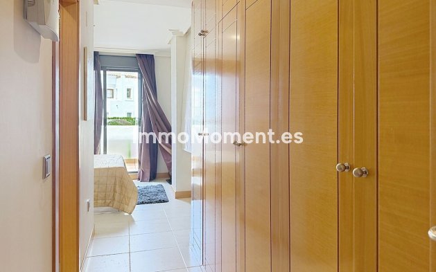 Resale - Apartment - Estepona - Selwo