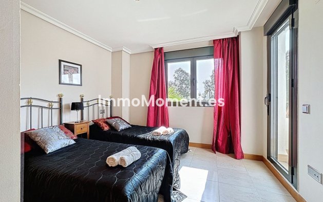 Resale - Apartment - Estepona - Selwo