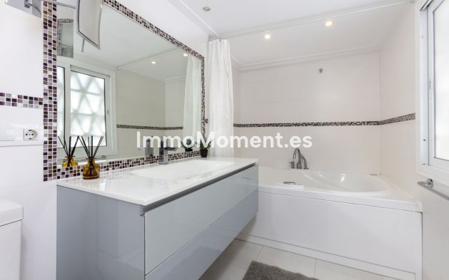 Resale - Apartment - Marbella - Puerto Banús