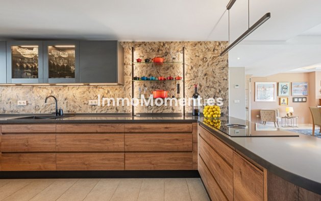 Resale - Apartment - Marbella - Guadalmina Alta