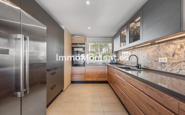 Resale - Apartment - Marbella - Guadalmina Alta