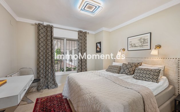 Resale - Apartment - Marbella - Guadalmina Alta