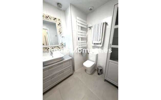 Resale - Apartment - Marbella - Nueva Andalucía