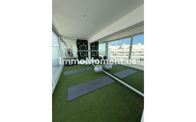 Resale - Apartment - Marbella - Nueva Andalucía