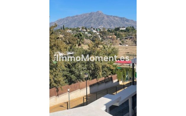 Resale - Apartment - Estepona - Atalaya
