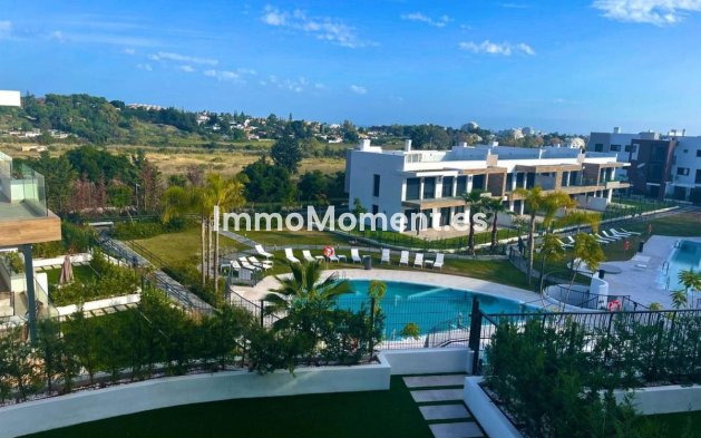 Resale - Apartment - Estepona - Atalaya