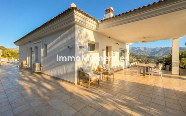 Reventa - Villa independiente - Interior  - Guaro