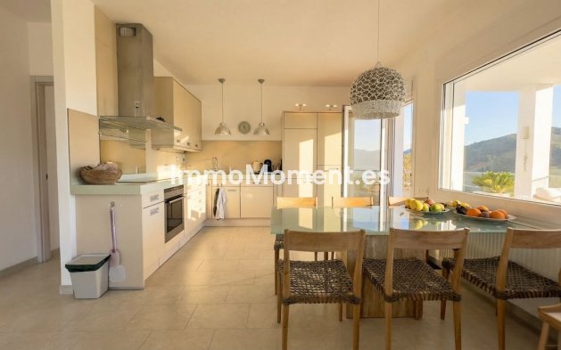 Reventa - Villa independiente - Interior  - Guaro