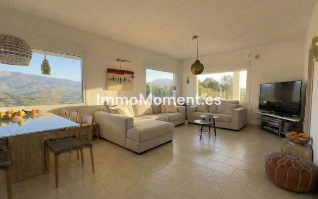 Reventa - Villa independiente - Interior  - Guaro