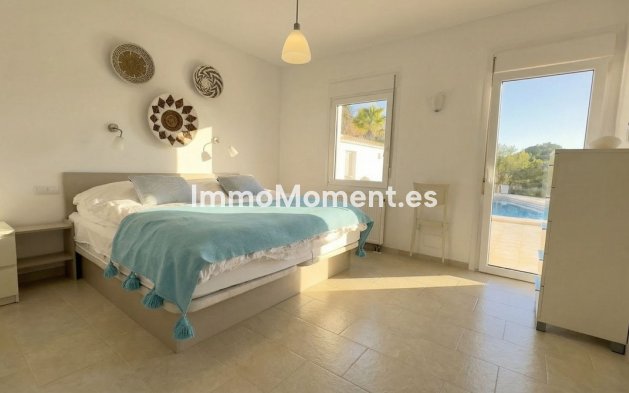 Reventa - Villa independiente - Interior  - Guaro