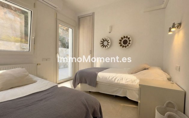 Reventa - Villa independiente - Interior  - Guaro