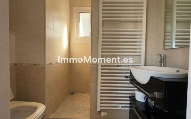 Reventa - Villa independiente - Interior  - Guaro