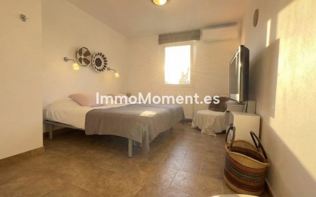Reventa - Villa independiente - Interior  - Guaro