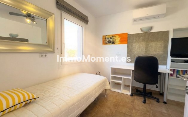 Reventa - Villa independiente - Interior  - Guaro
