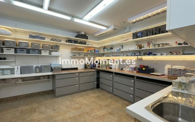 Reventa - Villa independiente - Interior  - Guaro