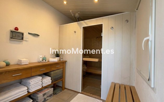 Reventa - Villa independiente - Interior  - Guaro