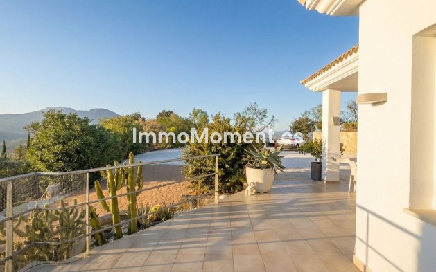 Reventa - Villa independiente - Interior  - Guaro