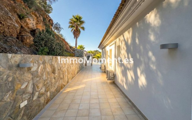 Reventa - Villa independiente - Interior  - Guaro