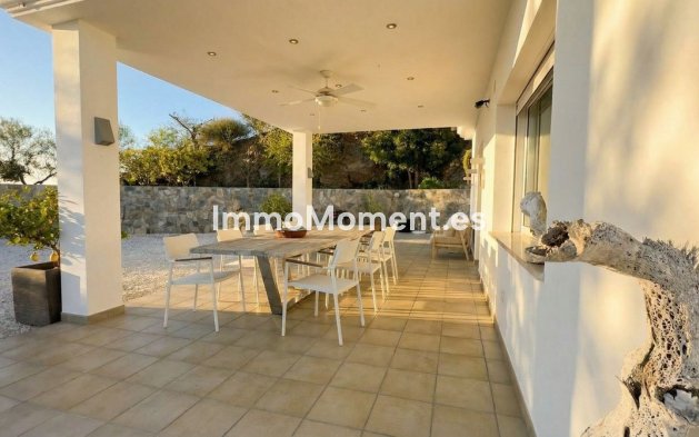 Reventa - Villa independiente - Interior  - Guaro