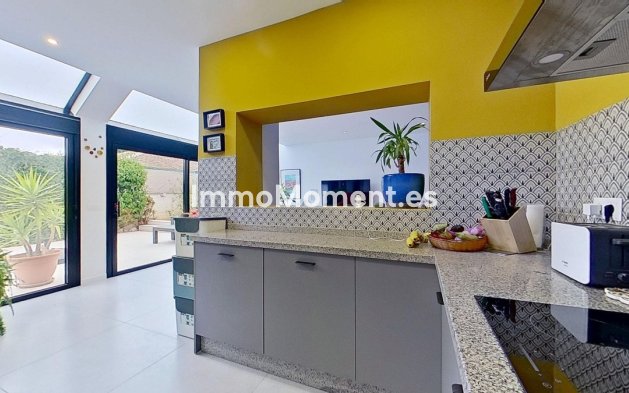 Bestaande woning - Vrijstaande villa - Binnenland  - Alhaurín de la Torre