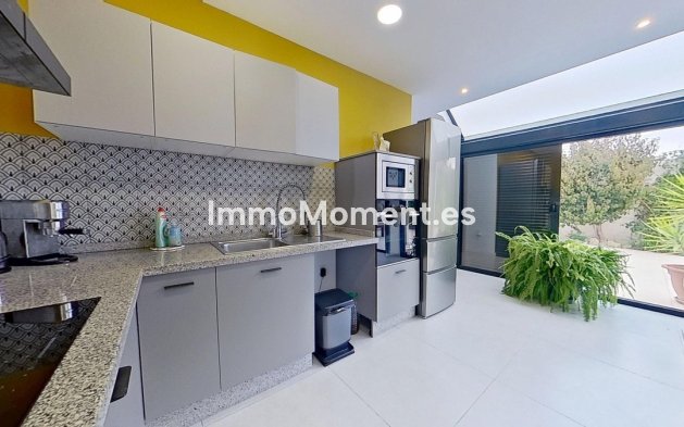 Bestaande woning - Vrijstaande villa - Binnenland  - Alhaurín de la Torre