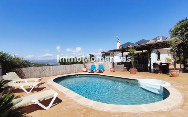 Bestaande woning - Vrijstaande villa - Binnenland  - Alhaurín de la Torre