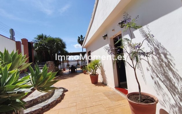 Bestaande woning - Vrijstaande villa - Binnenland  - Alhaurín de la Torre