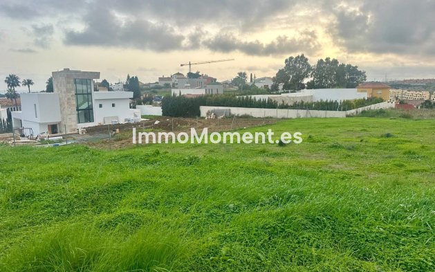 Resale - Plot - Estepona - Valle Romano