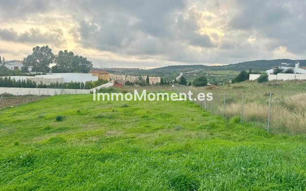 Resale - Plot - Estepona - Valle Romano
