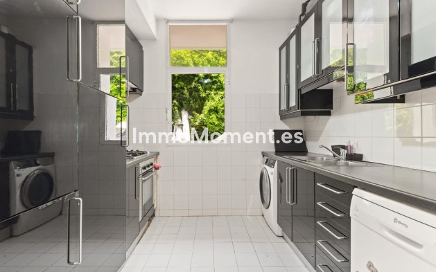 Resale - Detached villa - Estepona - Estepona Centro