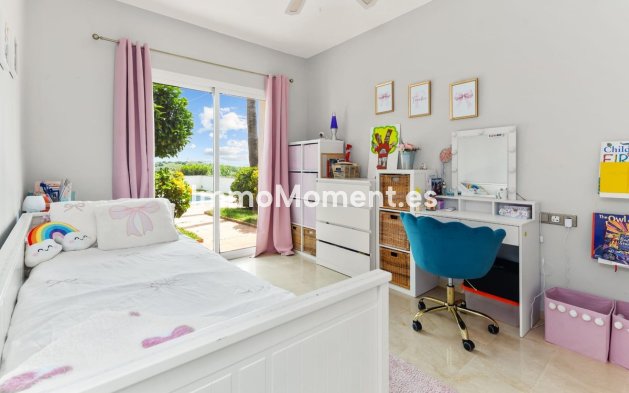 Resale - Detached villa - Estepona - Estepona Centro