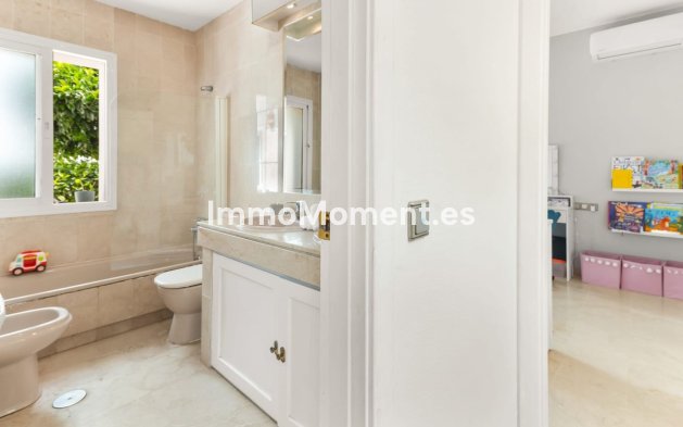 Resale - Detached villa - Estepona - Estepona Centro