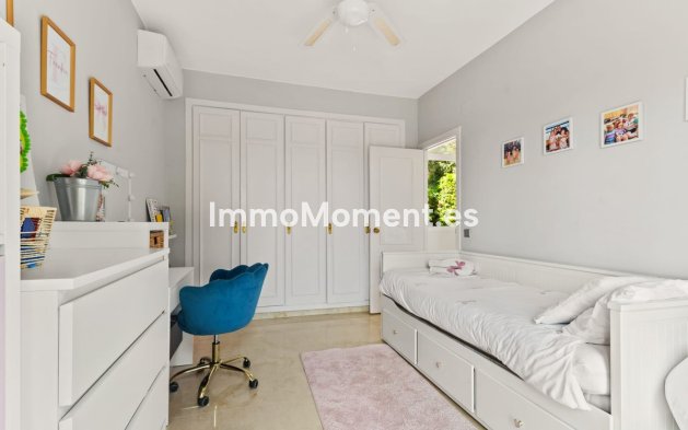 Resale - Detached villa - Estepona - Estepona Centro